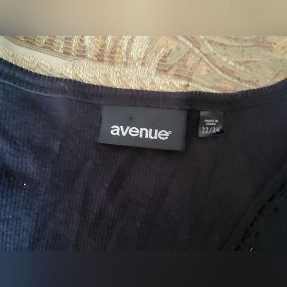 Avenue Navy/Black Lace Trim Tops + Bonus Leggings - Picture 4 of 6